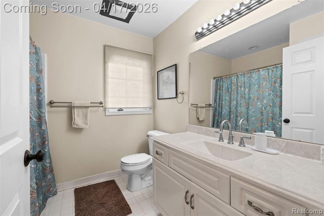 5146 Lagoons Circle 22, West Bloomfield, MI 48323
