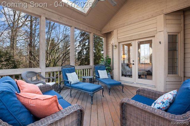 5146 Lagoons Circle 22, West Bloomfield, MI 48323