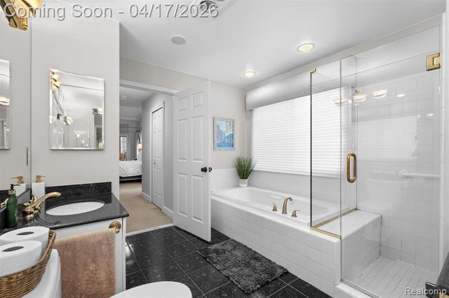 5146 Lagoons Circle 22, West Bloomfield, MI 48323