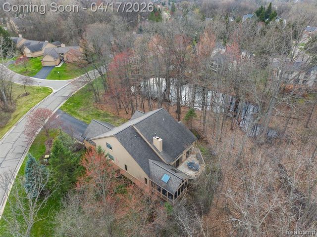 5146 Lagoons Circle 22, West Bloomfield, MI 48323
