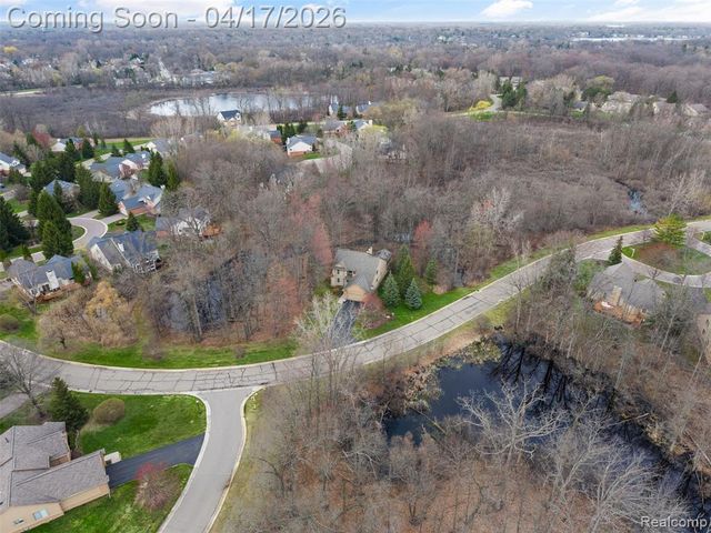 5146 Lagoons Circle 22, West Bloomfield, MI 48323