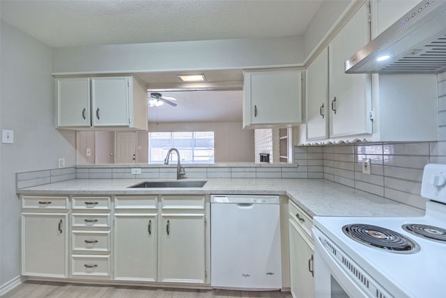 10679 Sandpiper Lane, Dallas, TX 75230