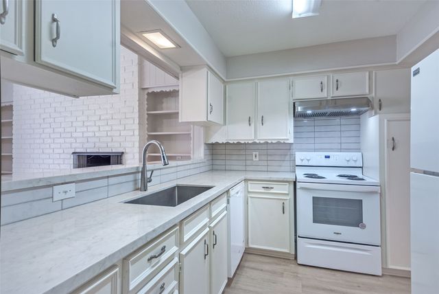 10679 Sandpiper Lane, Dallas, TX 75230