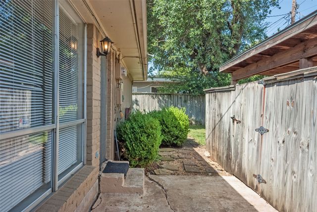 10679 Sandpiper Lane, Dallas, TX 75230