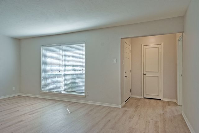 10679 Sandpiper Lane, Dallas, TX 75230