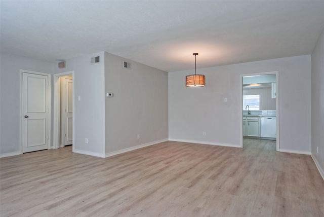 10679 Sandpiper Lane, Dallas, TX 75230