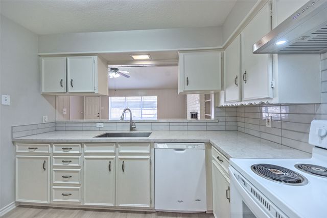 10679 Sandpiper Lane, Dallas, TX 75230