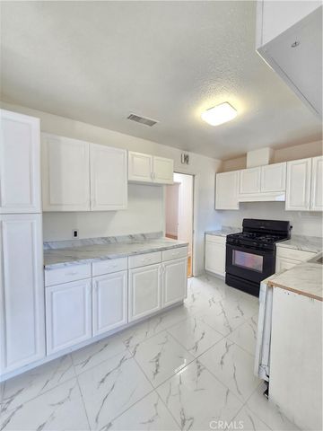 44221 4th E, Lancaster, CA 93535