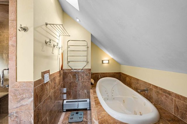 32 Lindsay Road, Hooksett, NH 03106