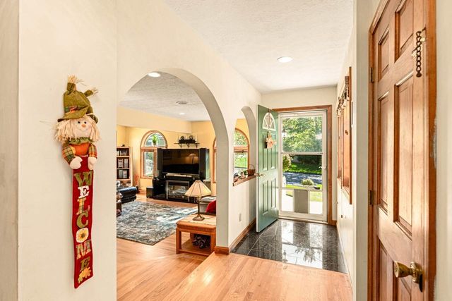 32 Lindsay Road, Hooksett, NH 03106