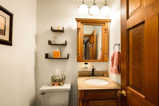 32 Lindsay Road, Hooksett, NH 03106