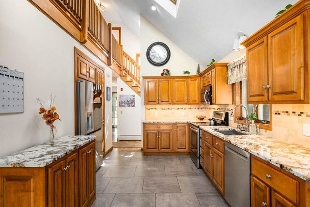 32 Lindsay Road, Hooksett, NH 03106