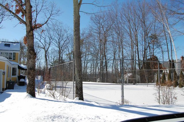 32 Lindsay Road, Hooksett, NH 03106