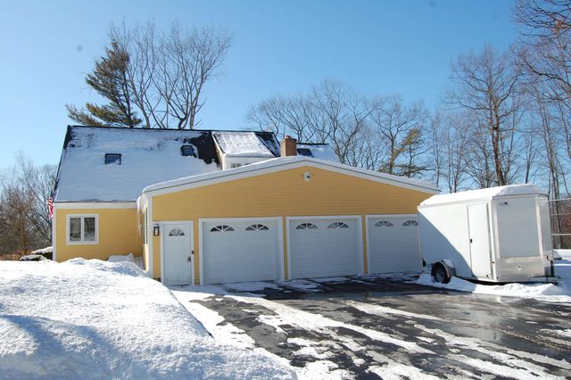 32 Lindsay Road, Hooksett, NH 03106