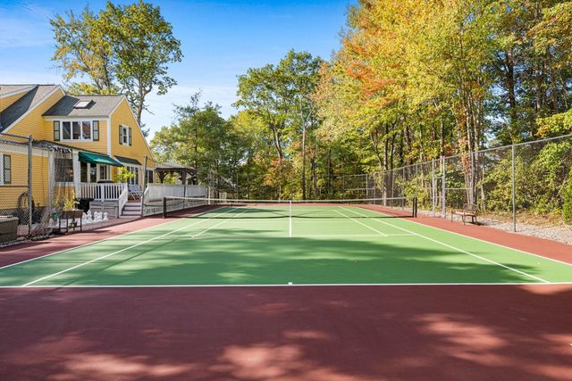 32 Lindsay Road, Hooksett, NH 03106