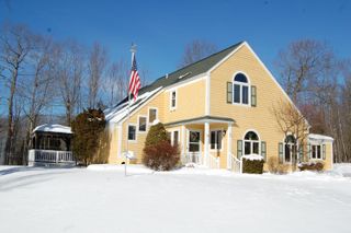 32 Lindsay Road, Hooksett, NH 03106