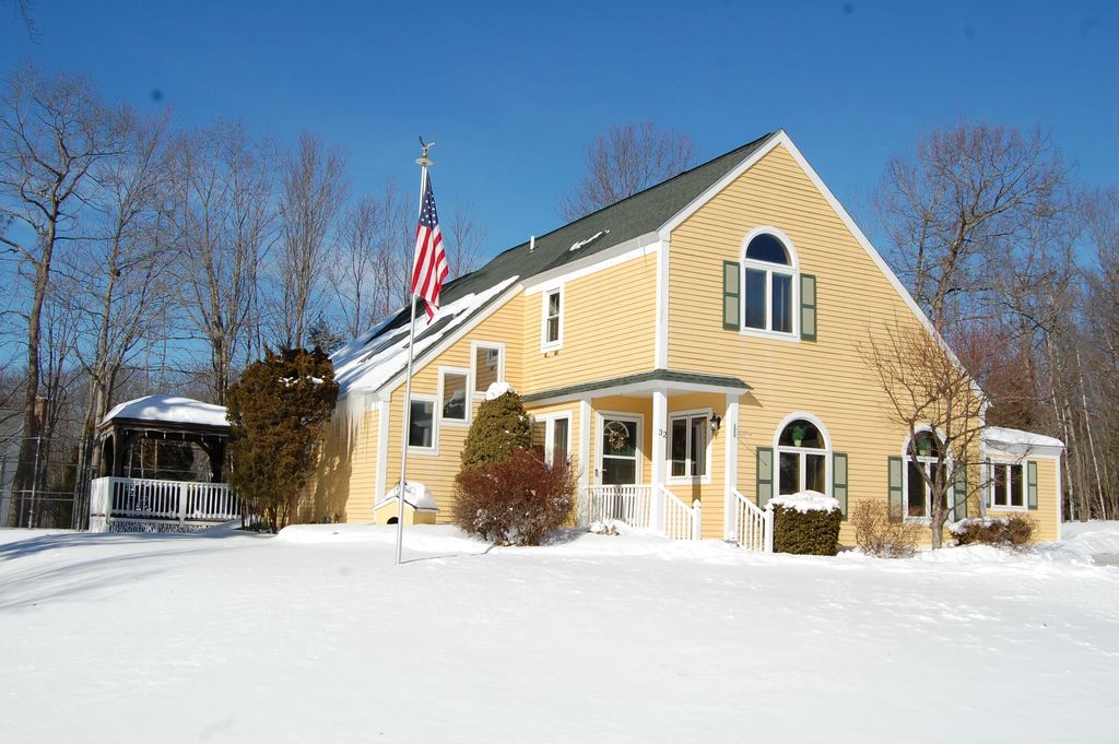 32 Lindsay Road, Hooksett, NH 03106