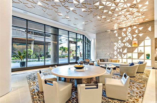 987 Queen Street 1802, Honolulu, HI 96814