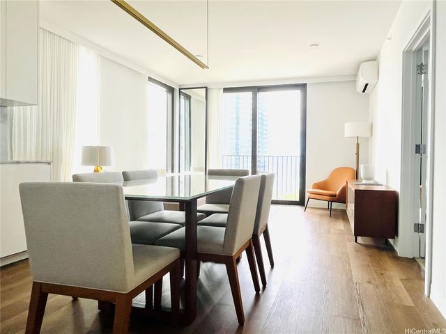 987 Queen Street 1802, Honolulu, HI 96814