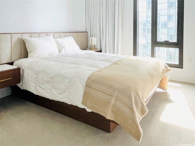 987 Queen Street 1802, Honolulu, HI 96814