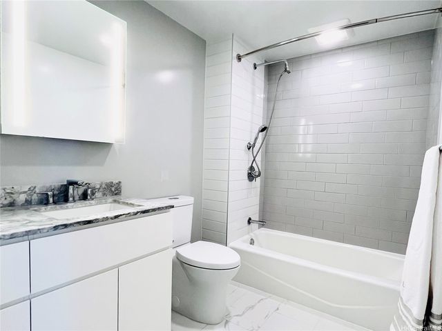 987 Queen Street 1802, Honolulu, HI 96814