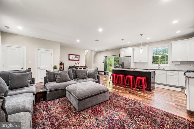 206 FOX RUN LN, Lincoln University, PA 19352
