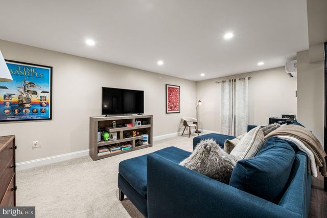 206 FOX RUN LN, Lincoln University, PA 19352