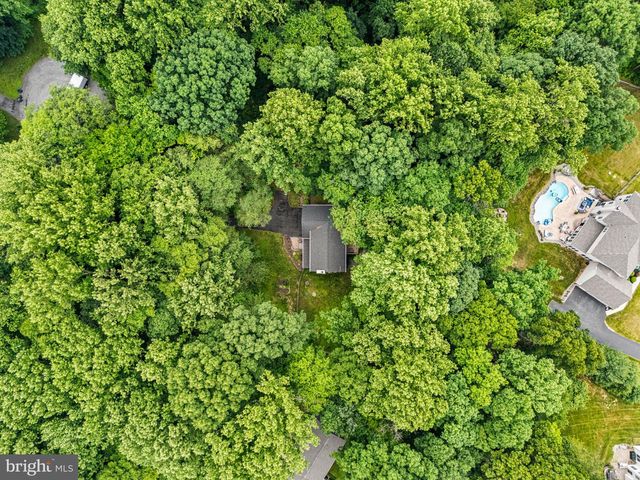 206 FOX RUN LN, Lincoln University, PA 19352