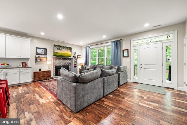 206 FOX RUN LN, Lincoln University, PA 19352
