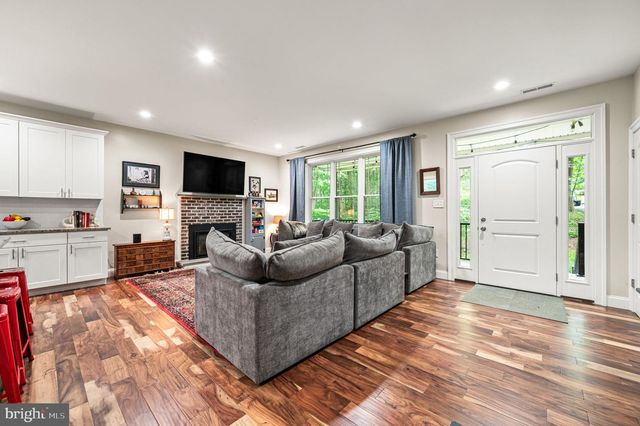 206 FOX RUN LN, Lincoln University, PA 19352