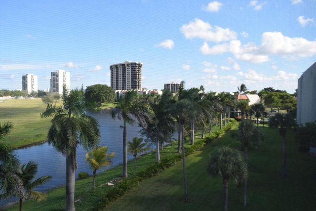 3050 Presidential Way 205, West Palm Beach, FL 33401
