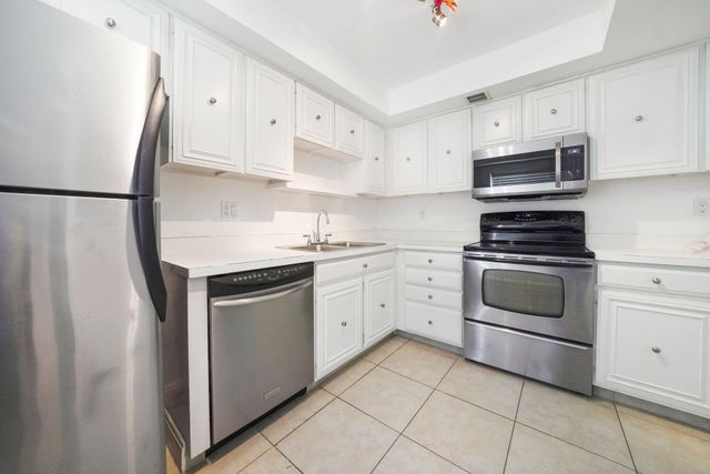 3050 Presidential Way 205, West Palm Beach, FL 33401