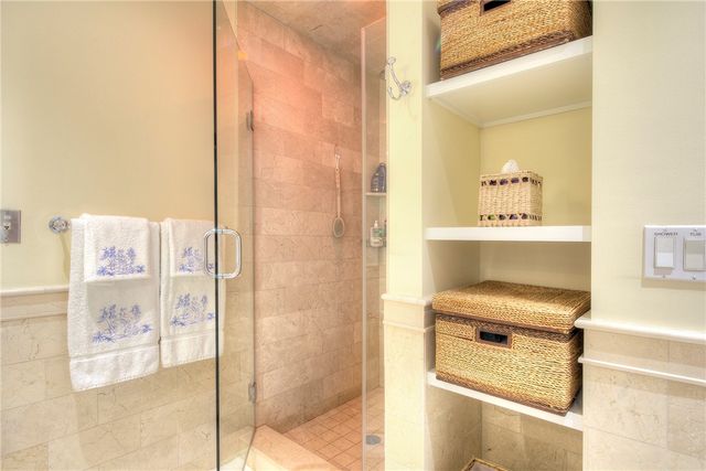 1 Tower Drive 1806, Portsmouth, RI 02871