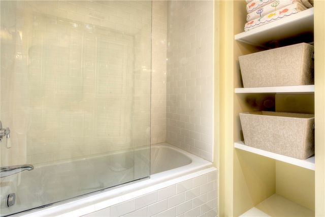 1 Tower Drive 1806, Portsmouth, RI 02871