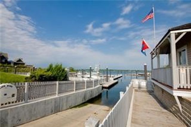 1 Tower Drive 1806, Portsmouth, RI 02871