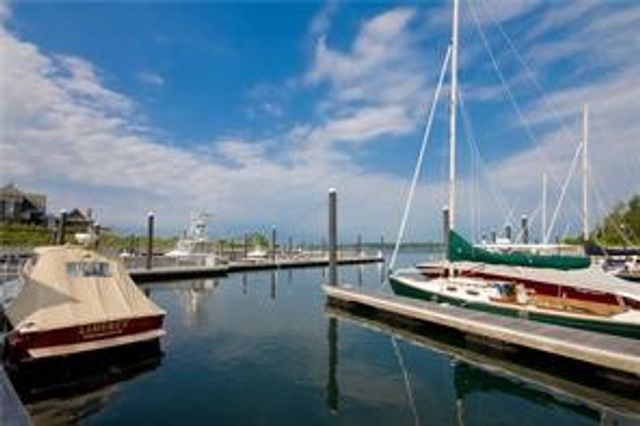 1 Tower Drive 1806, Portsmouth, RI 02871