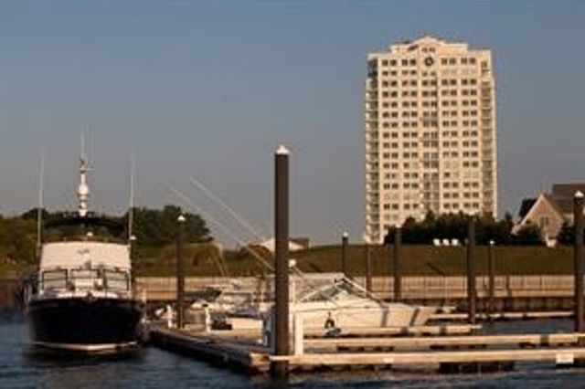 1 Tower Drive 1806, Portsmouth, RI 02871