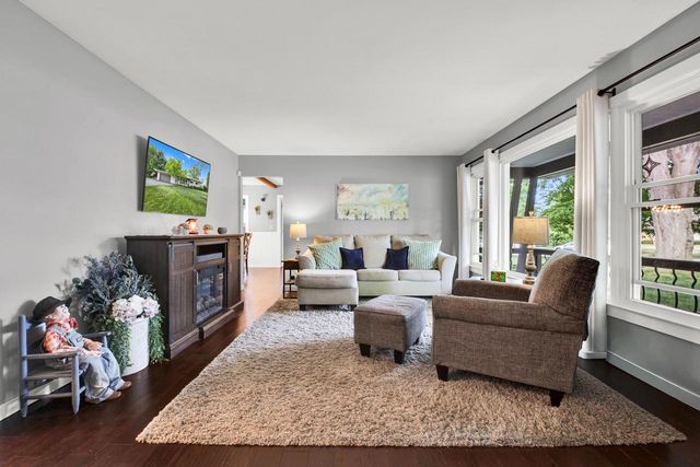 11300 Parkview LANE, Hales Corners, WI 53130