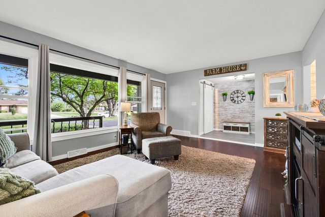 11300 Parkview LANE, Hales Corners, WI 53130