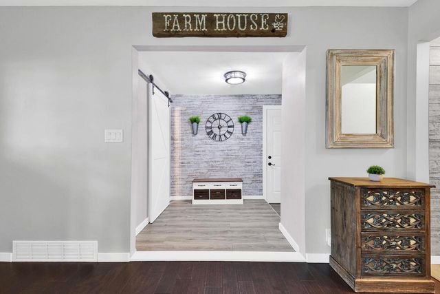 11300 Parkview LANE, Hales Corners, WI 53130