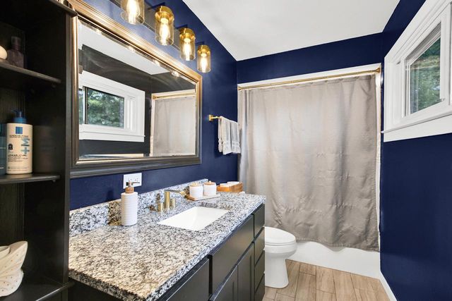 11300 Parkview LANE, Hales Corners, WI 53130