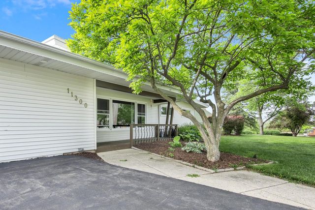 11300 Parkview LANE, Hales Corners, WI 53130
