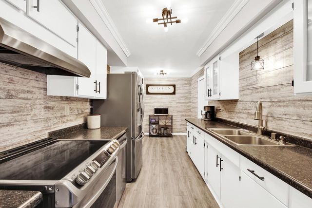11300 Parkview LANE, Hales Corners, WI 53130