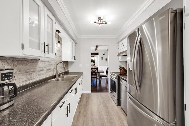 11300 Parkview LANE, Hales Corners, WI 53130