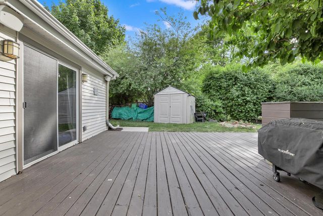 11300 Parkview LANE, Hales Corners, WI 53130