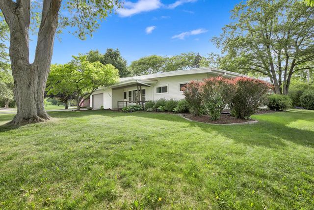 11300 Parkview LANE, Hales Corners, WI 53130