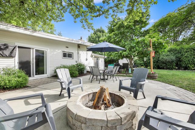 11300 Parkview LANE, Hales Corners, WI 53130
