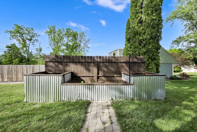 11300 Parkview LANE, Hales Corners, WI 53130
