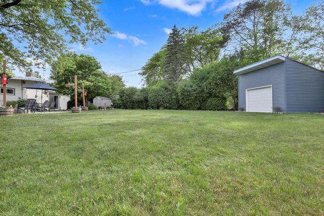 11300 Parkview LANE, Hales Corners, WI 53130