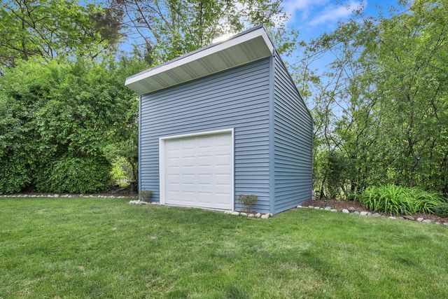 11300 Parkview LANE, Hales Corners, WI 53130
